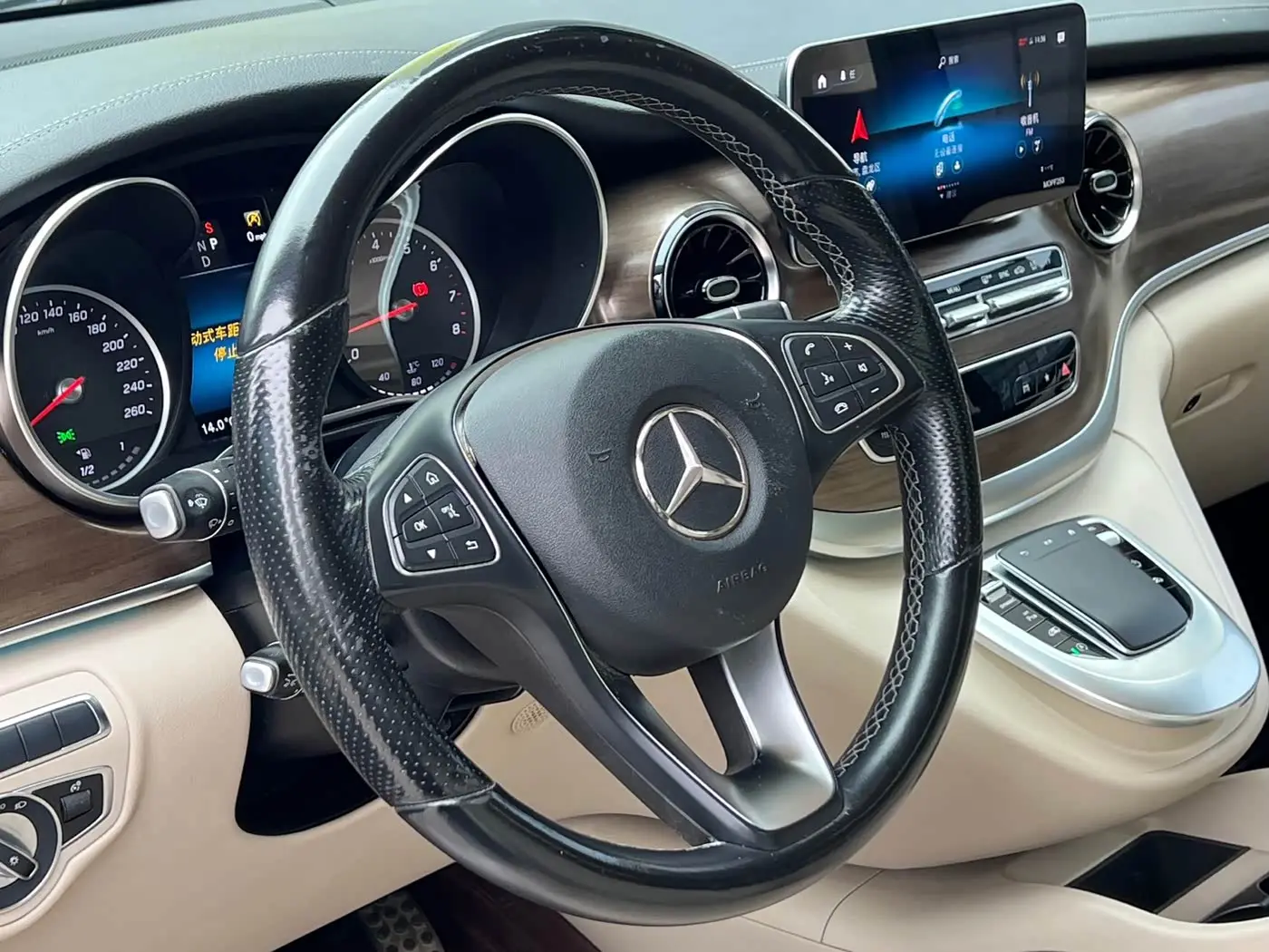 Mercedes-Benz V-Class 2021 — Photo 15/20