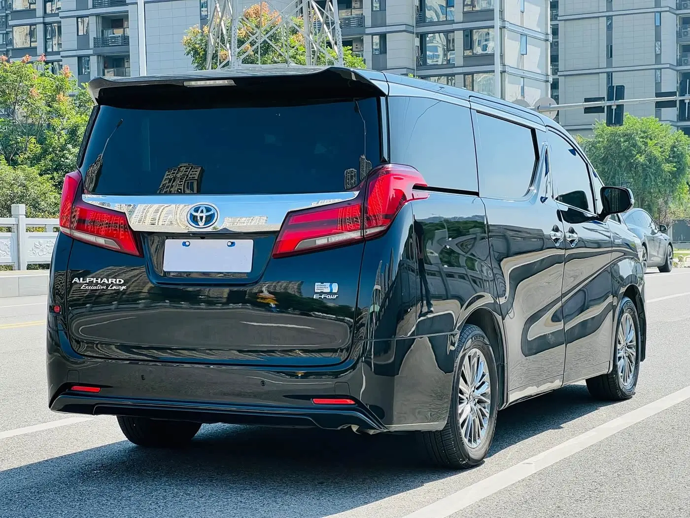 Toyota Alphard 2020 — Photo 8/9