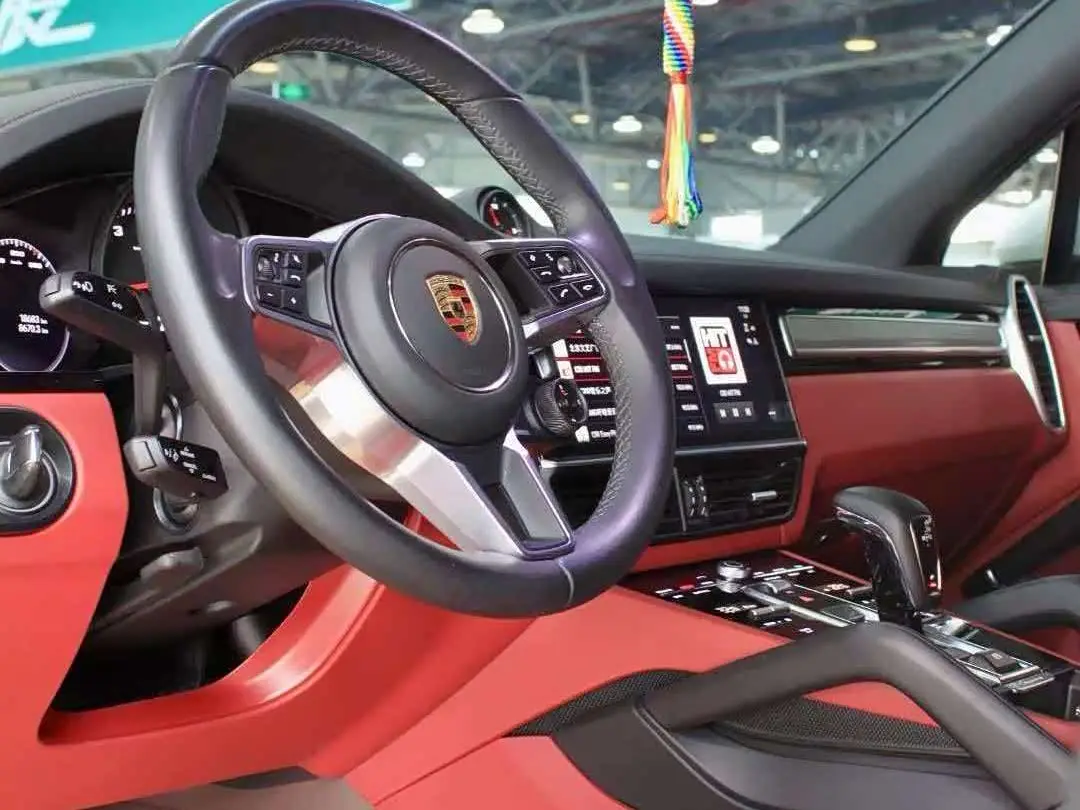 Porsche Cayenne 2023 — Photo 2/9