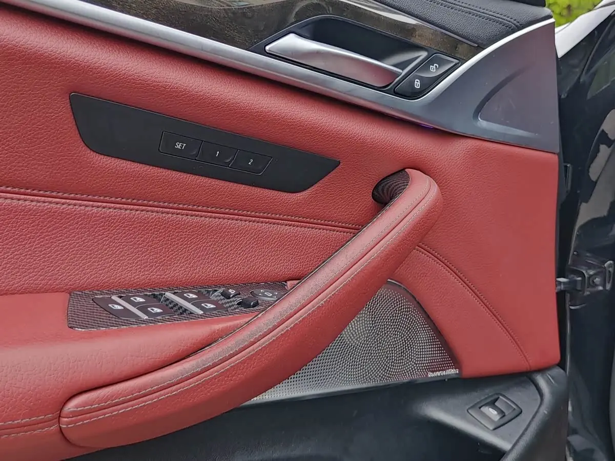 BMW 5 Series 2019 — Photo 13/18