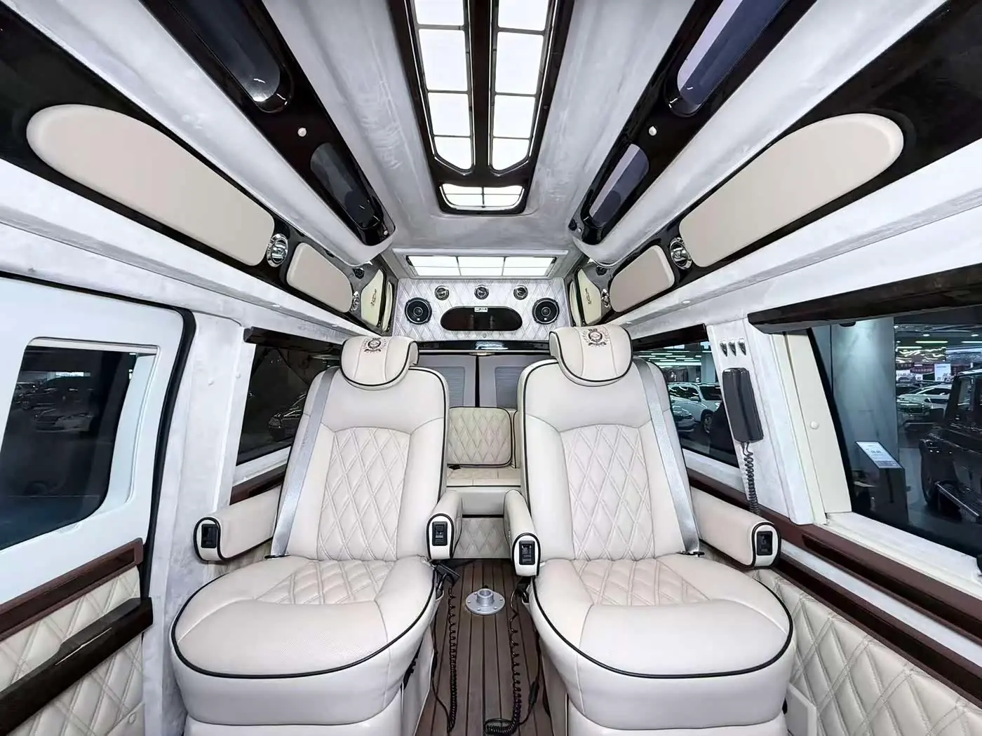 Ford E350 2015 — Фото 12/16