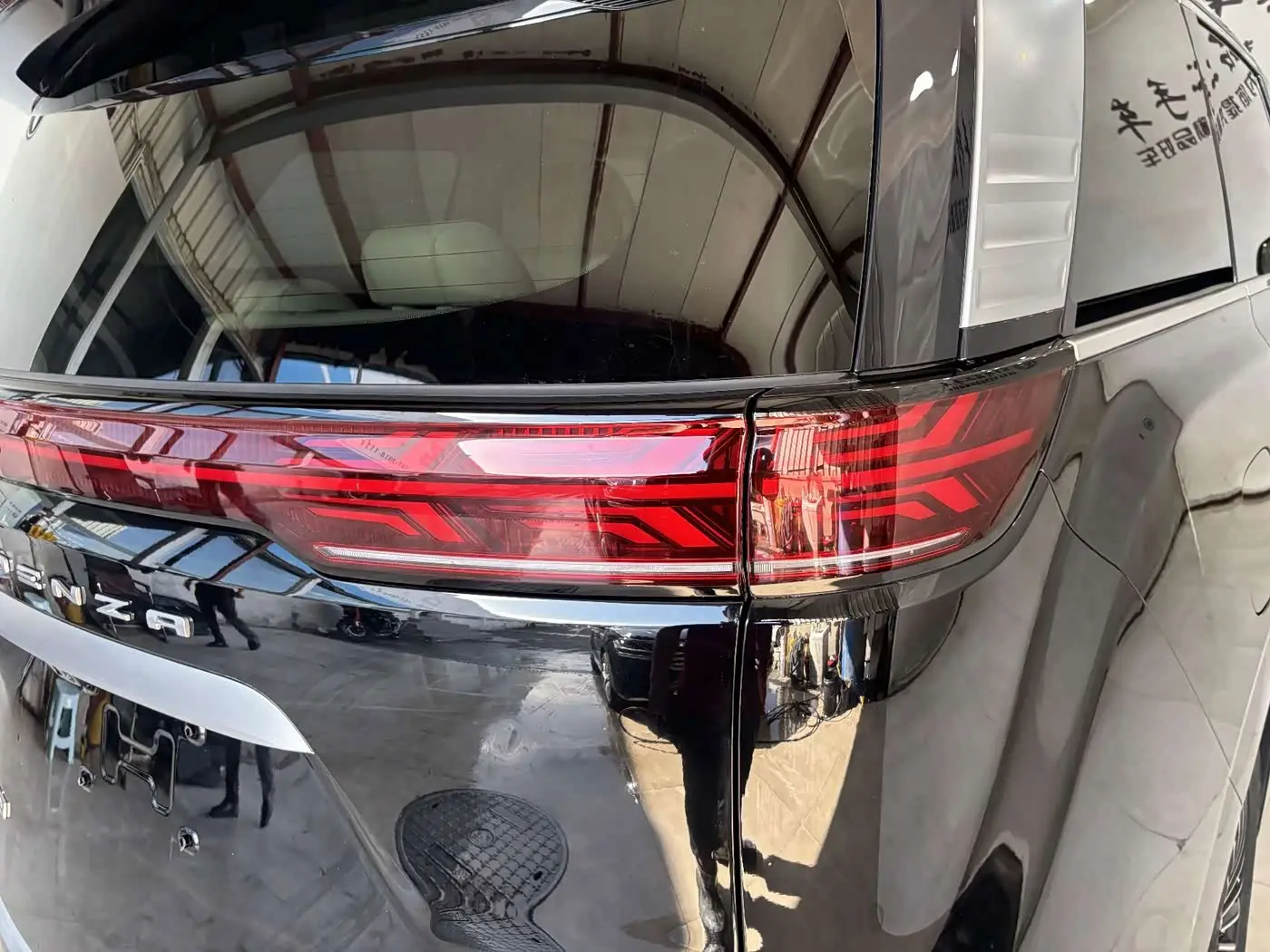 Denza D9 2025 — Photo 9/20