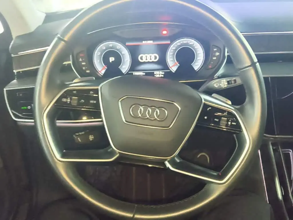 Audi A8 2022 — Фото 11/20