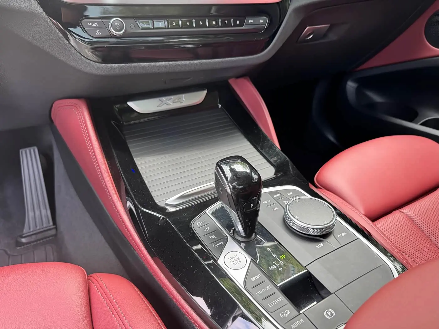 BMW X4 2022 — Photo 11/15