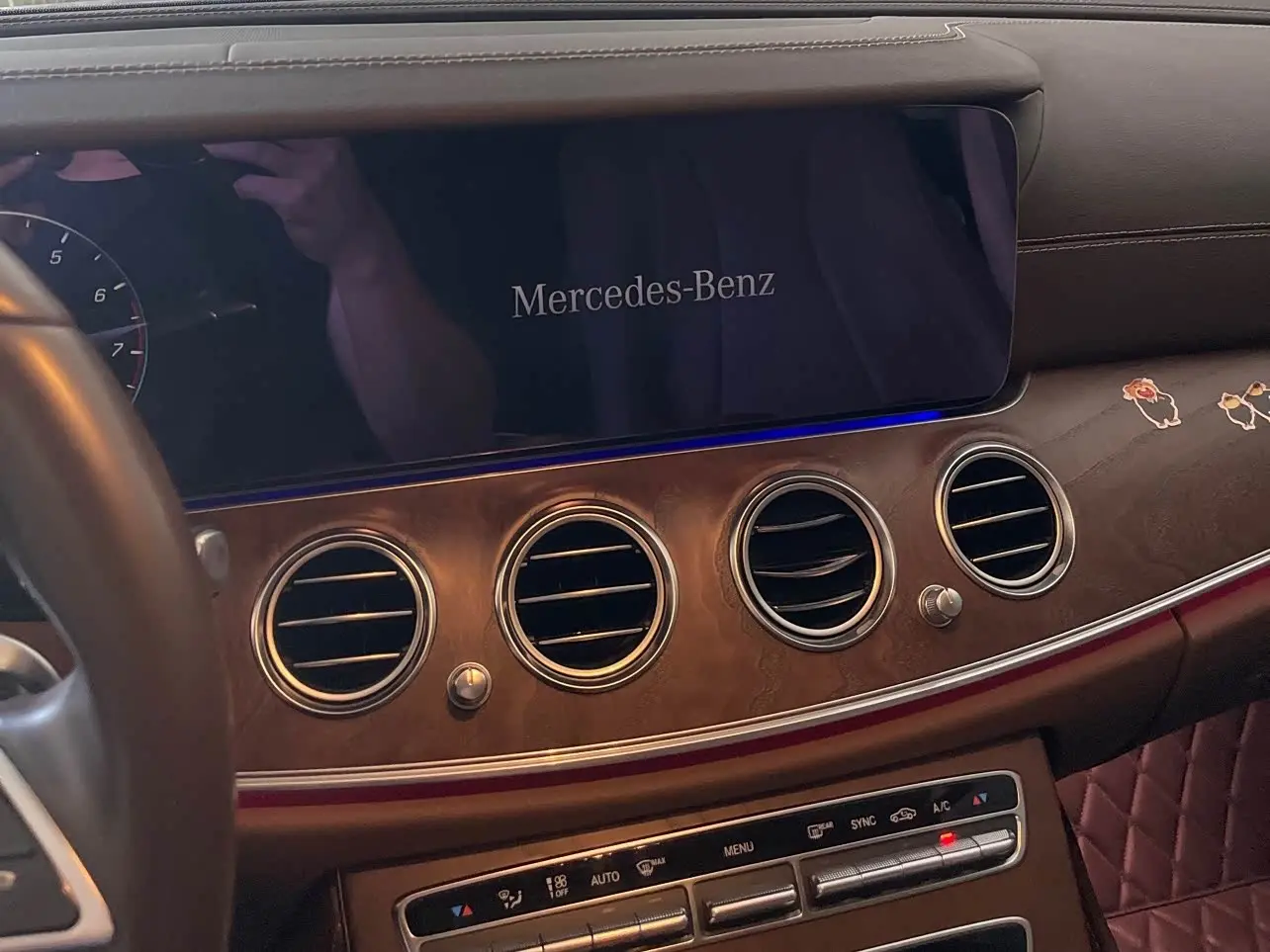 Mercedes-Benz E-Class 2022 — ფოტო 9/11