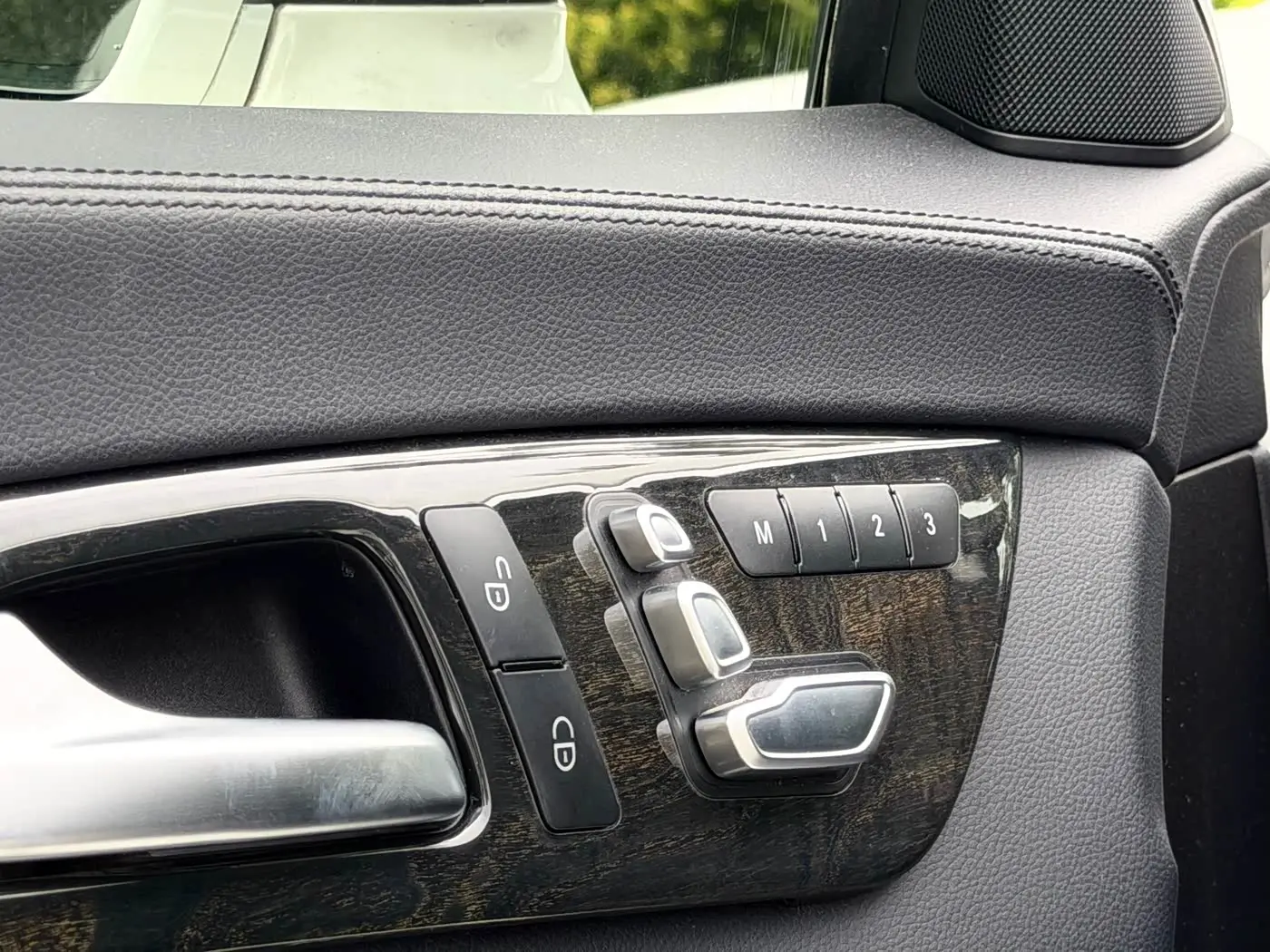 Mercedes-Benz CLS 2015 — Photo 11/20