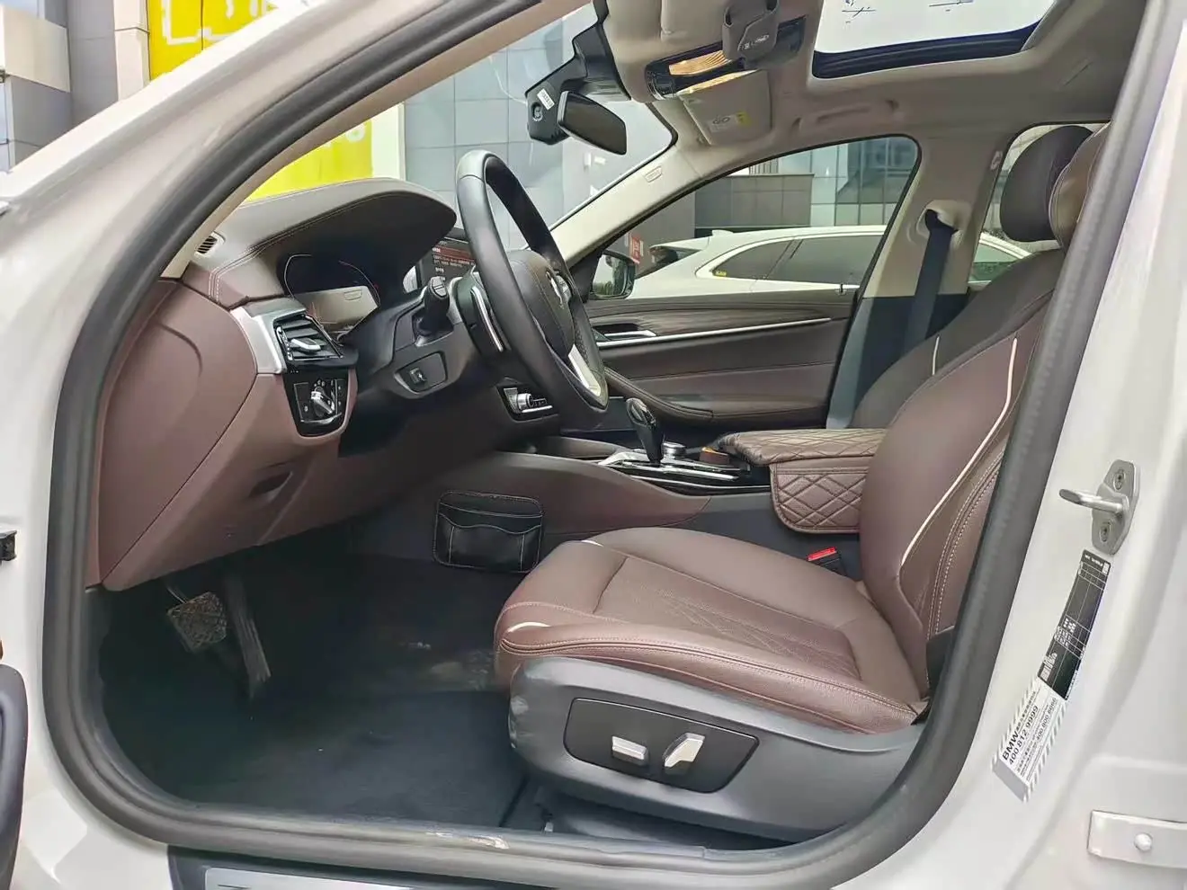 BMW 5 Series 2023 — Photo 6/9
