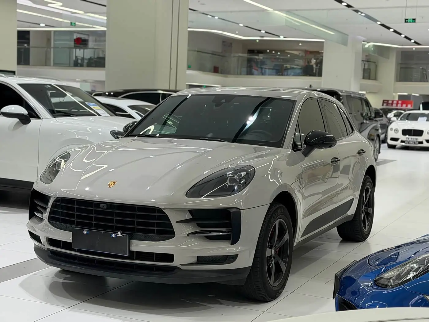 Porsche Macan 2021 — Photo 1/17
