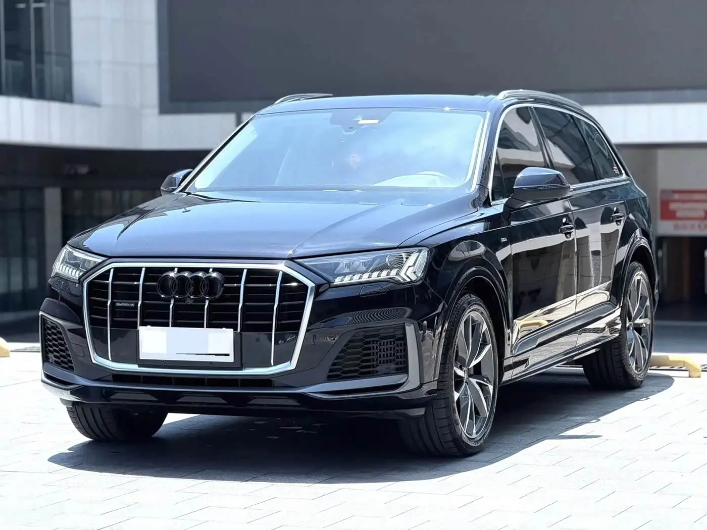 Audi Q7 2021 — Photo 1/9