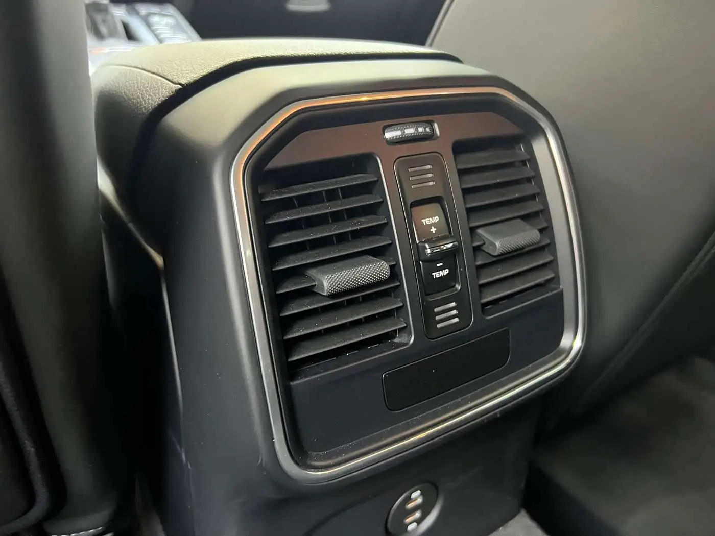 Porsche Macan 2021 — Photo 8/14