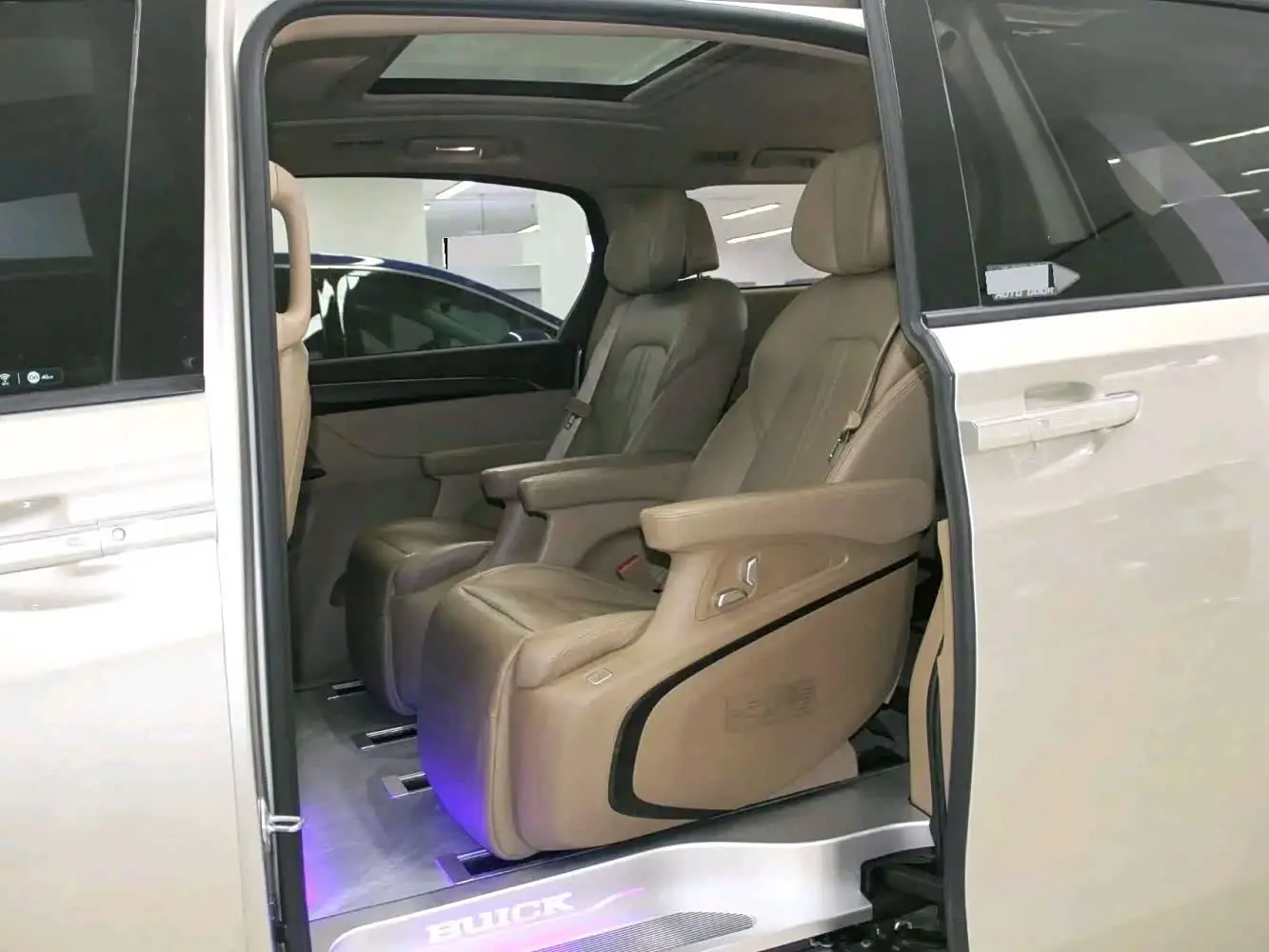 Buick GL8 2021 — Şəkil 10/20