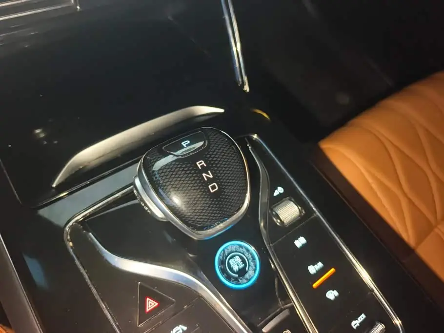 BYD Tang New Energy 2023 — Photo 16/16