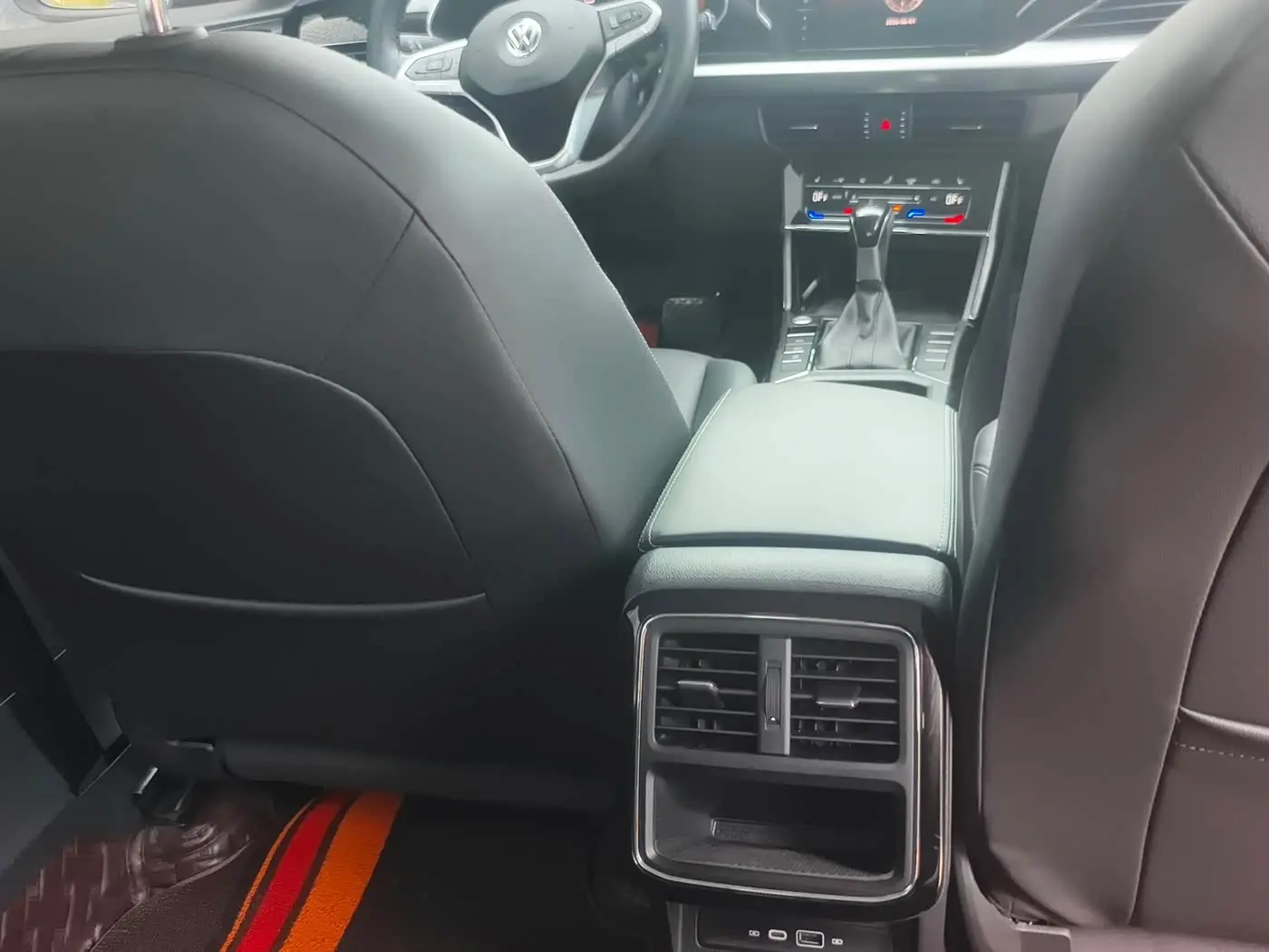Volkswagen Passat 2022 — ფოტო 15/20
