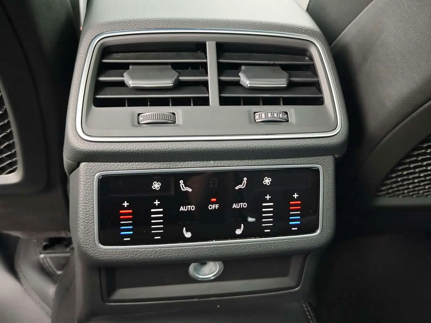 Audi A6L 2021 — ფოტო 15/16