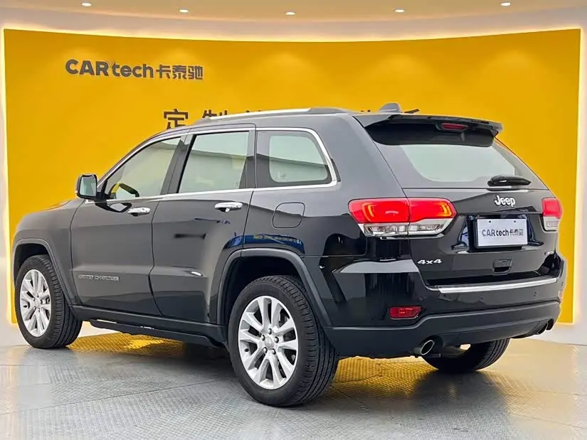 Jeep Grand Cherokee 2019 — Фото 7/20