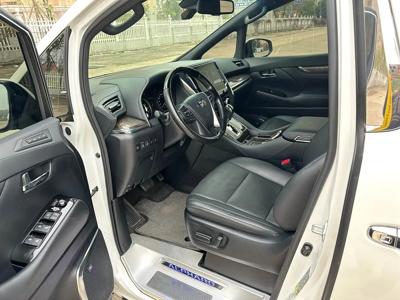 Toyota Alphard 2022 — Фото 4/9