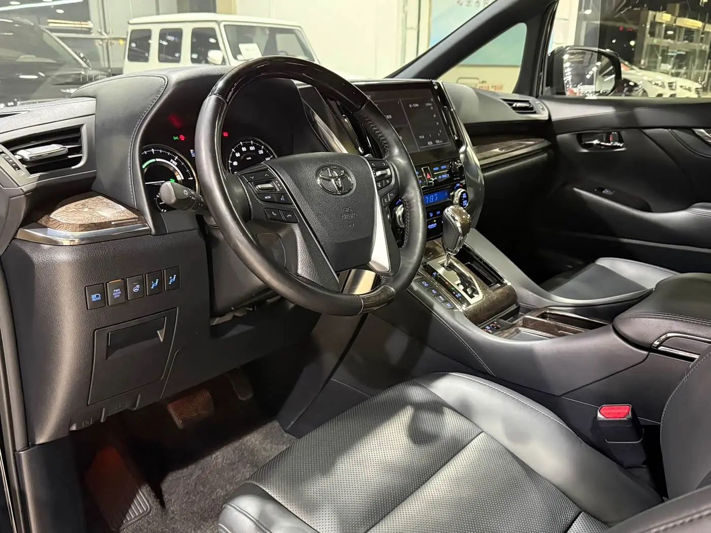 Toyota Alphard 2022 — Photo 5/20