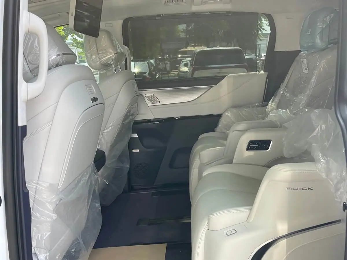 Buick GL8 2025 — Photo 13/19