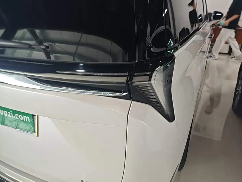 Buick GL8 New Energy 2024 — Photo 8/20