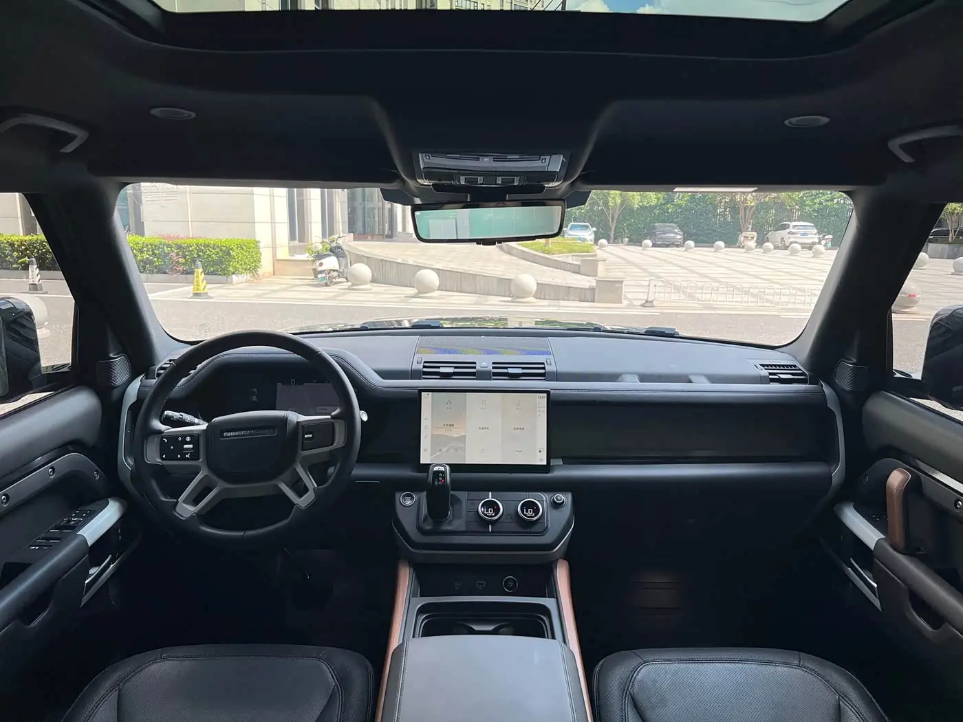 Land Rover Defender 2024 — Фото 4/14