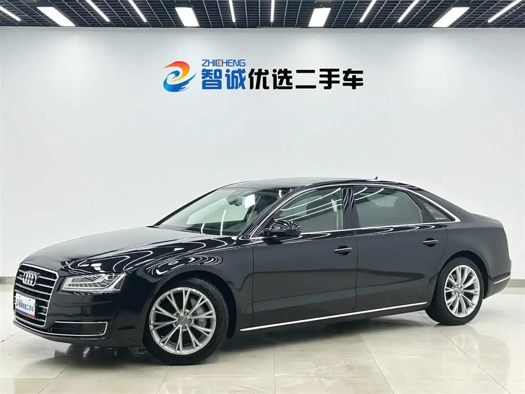 Audi A8 2015 — Фото 1/20