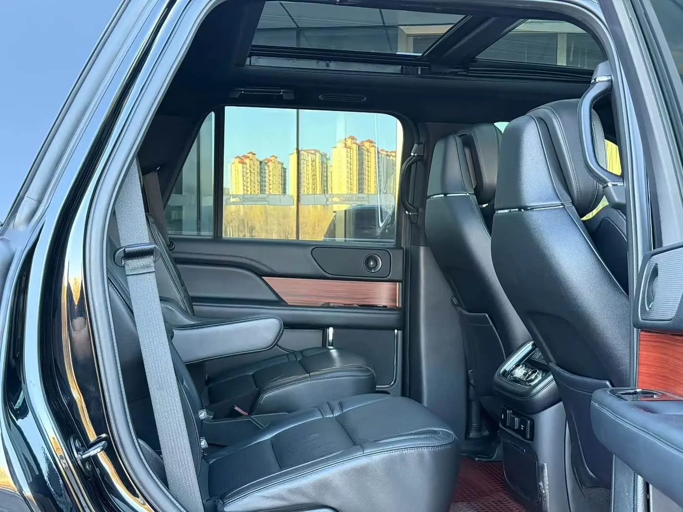 Lincoln Navigator 2018 — Photo 6/9