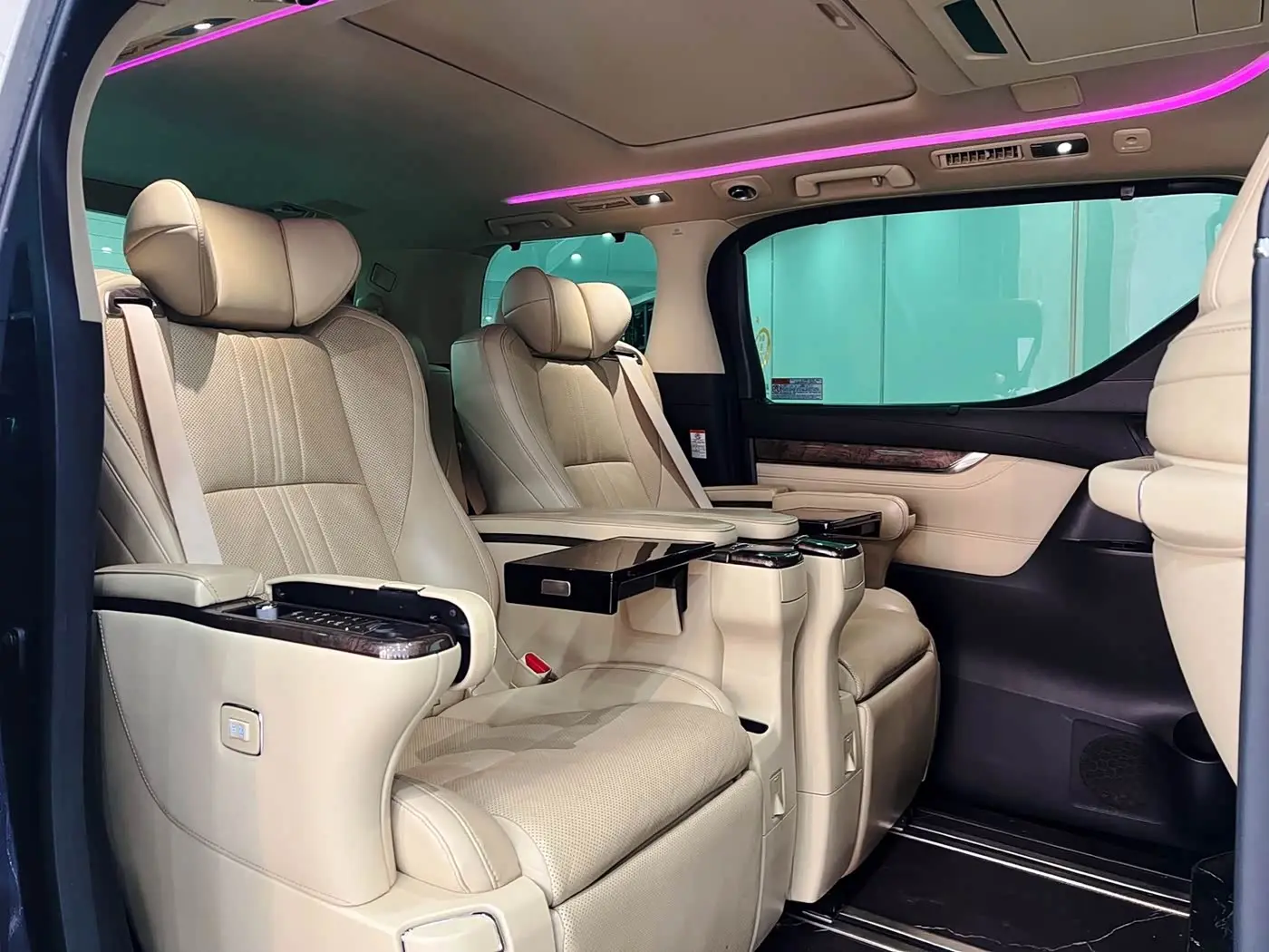 Toyota Vellfire 2022 — Photo 11/17