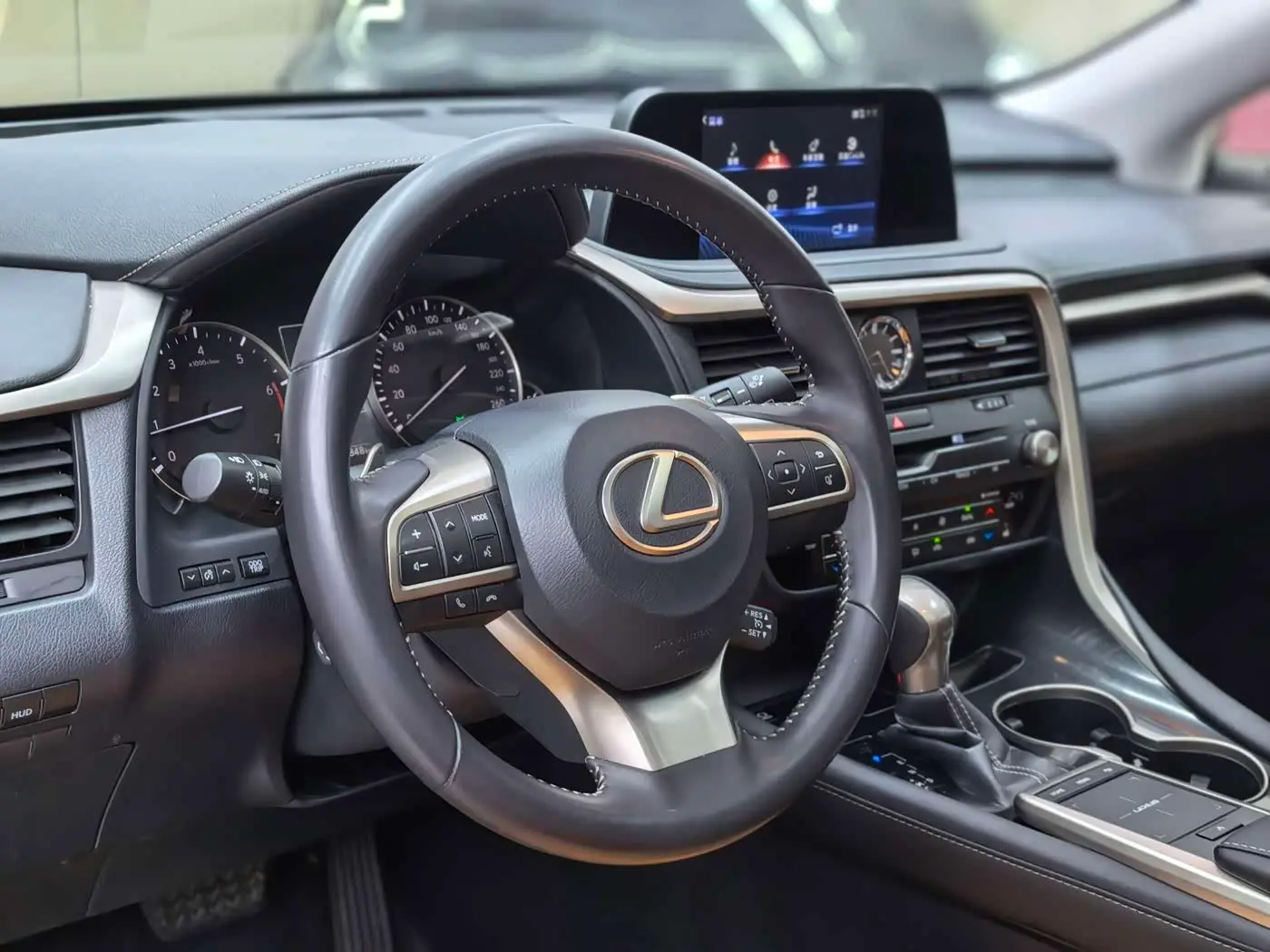Lexus RX 2021 — Фото 15/20