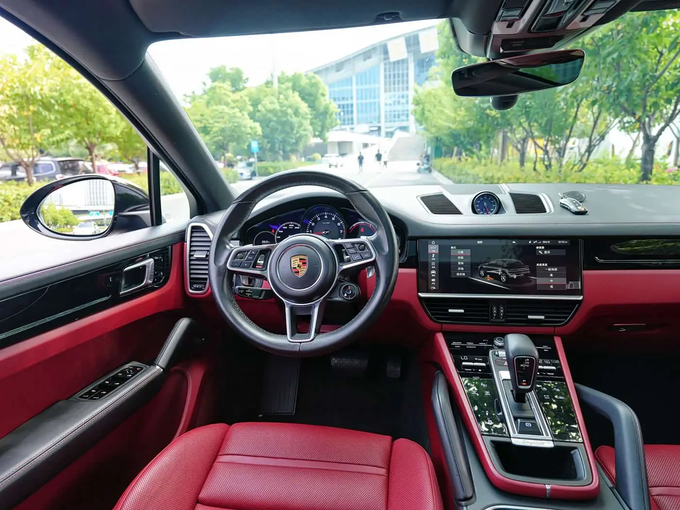 Porsche Cayenne 2020 — Photo 8/14
