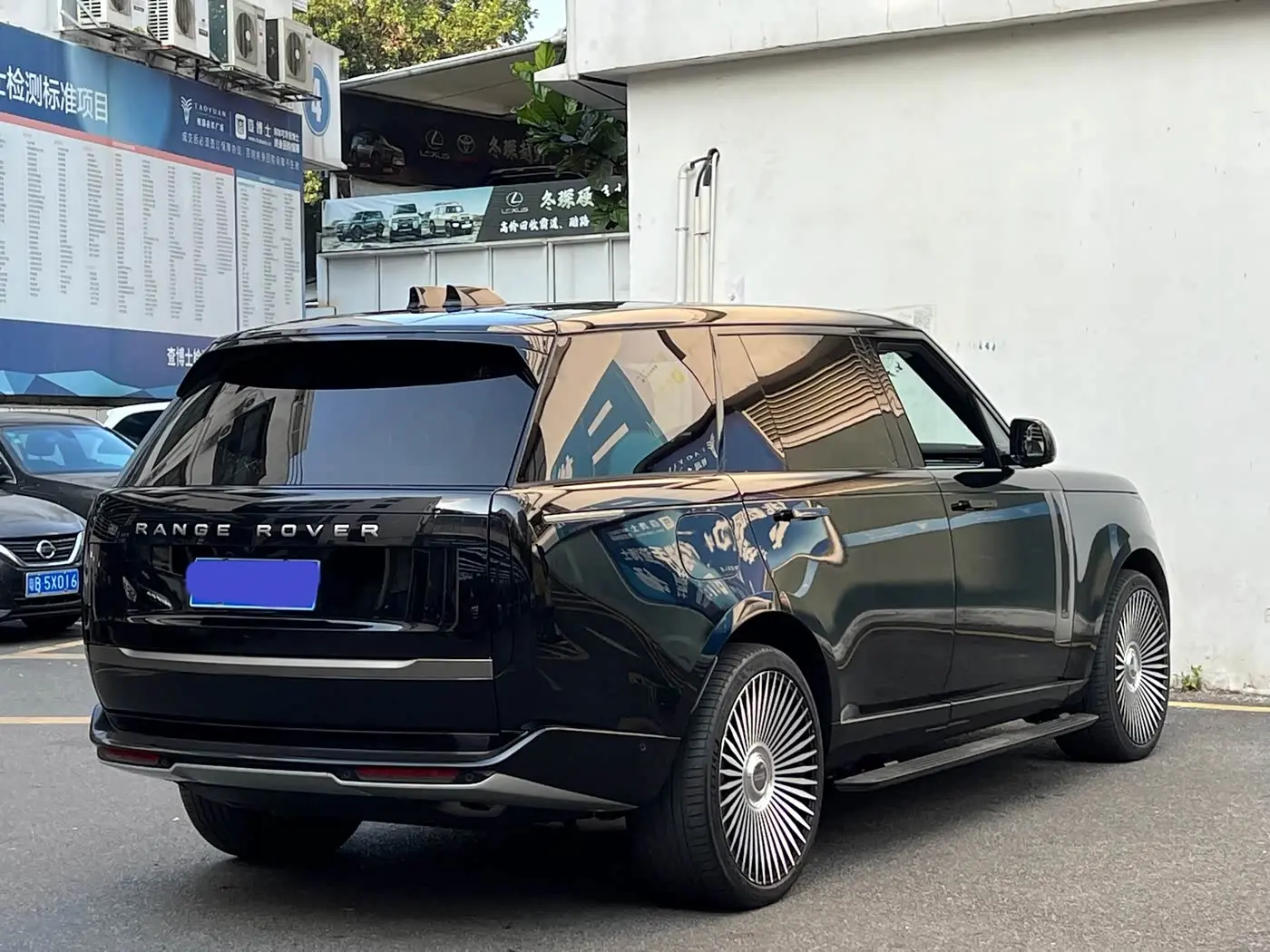 Land Rover Range Rover 2023 — Фото 18/18