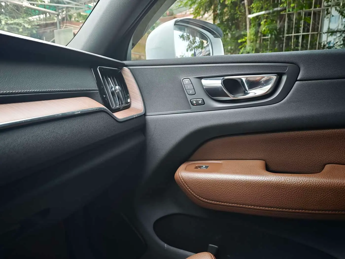 Volvo XC60 2021 — Фото 10/18