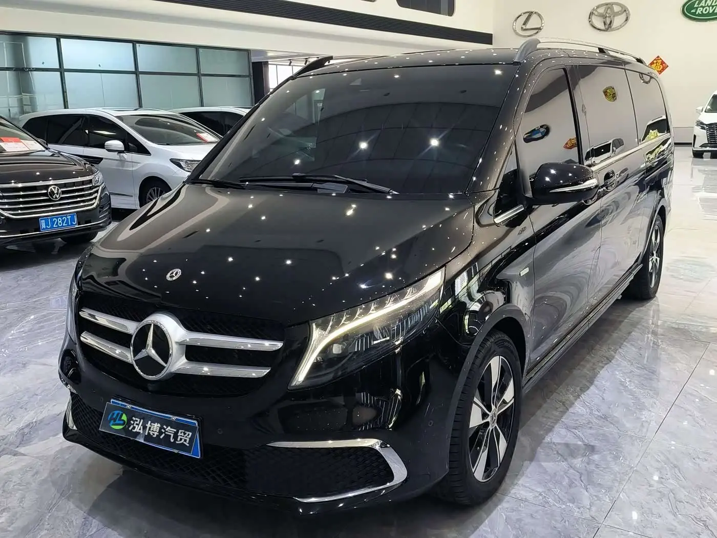 Mercedes-Benz V-Class 2023 — Photo 1/16