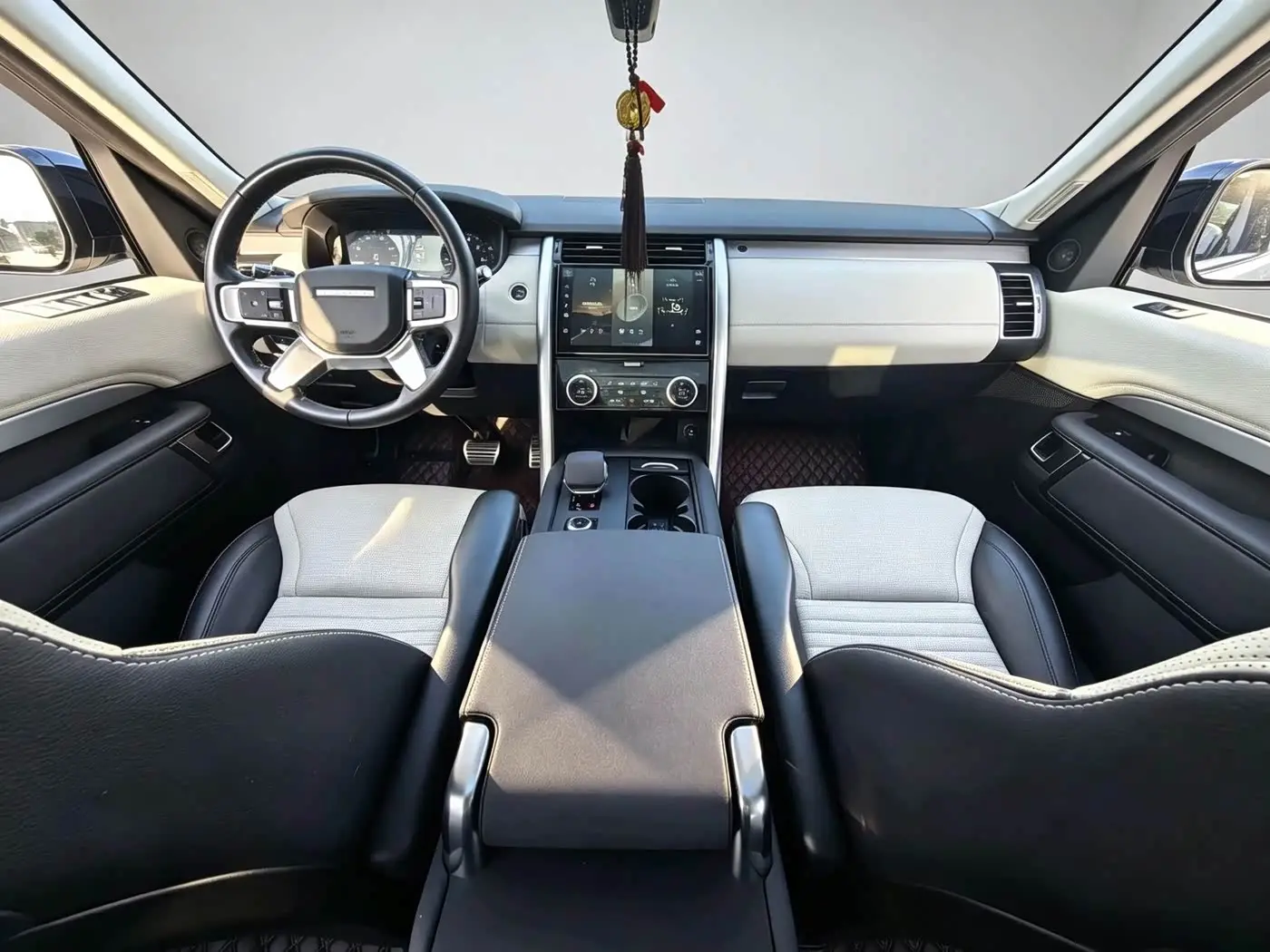 Land Rover Discovery 2021 — Photo 5/7