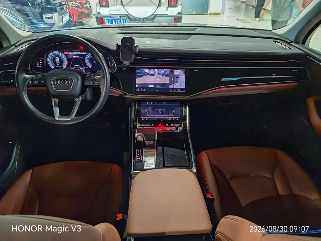 Audi Q7 2023 — Şəkil 11/16