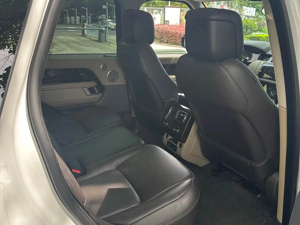 Land Rover Range Rover 2021 — Photo 10/12