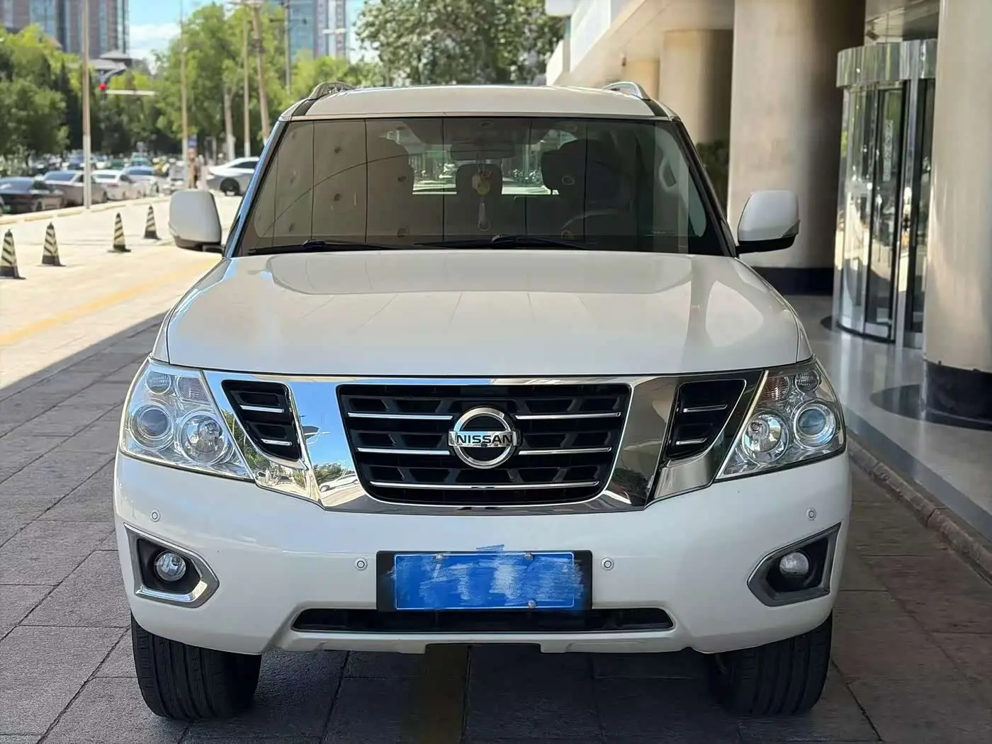 Nissan Patrol 2018 — Photo 1/14