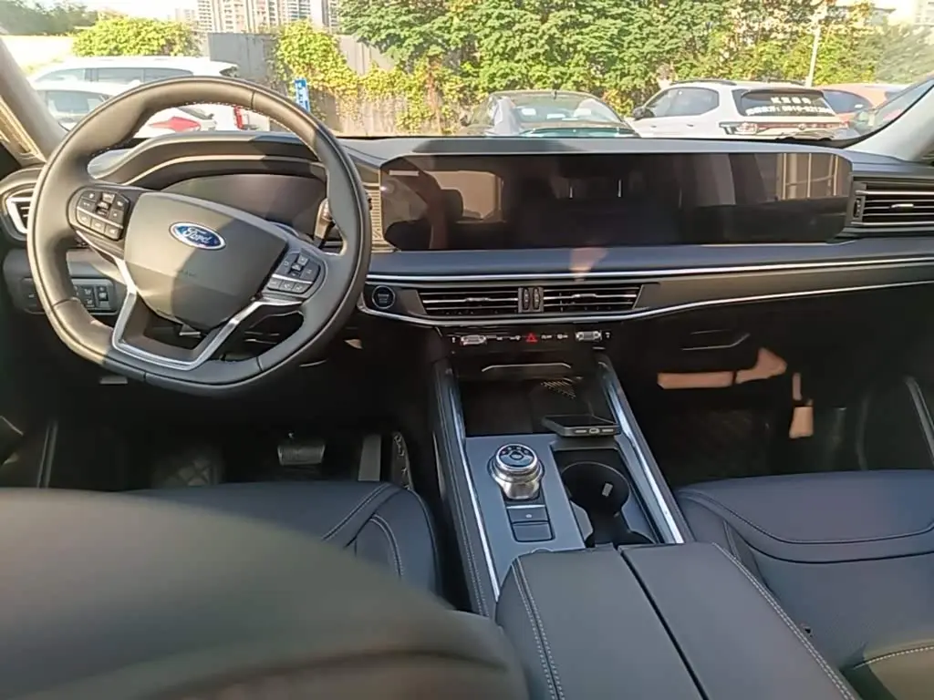 Ford Explorer 2025 — Photo 10/20