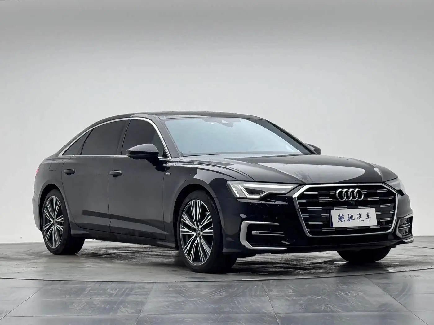 Audi A6L 2023 — Photo 2/10