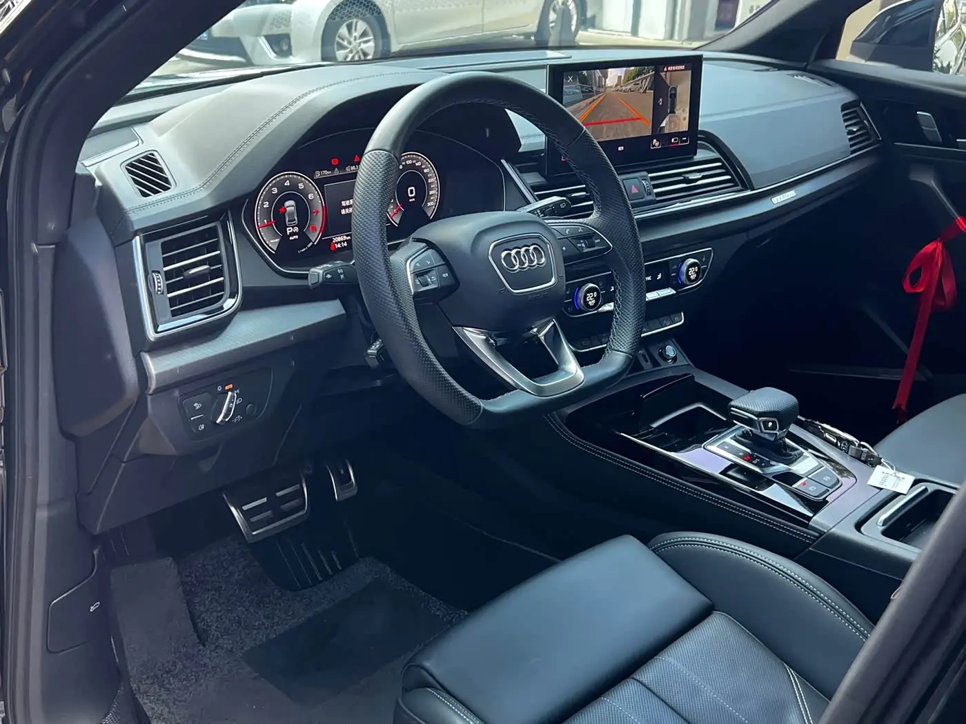 Audi Q5L 2025 — Photo 18/20