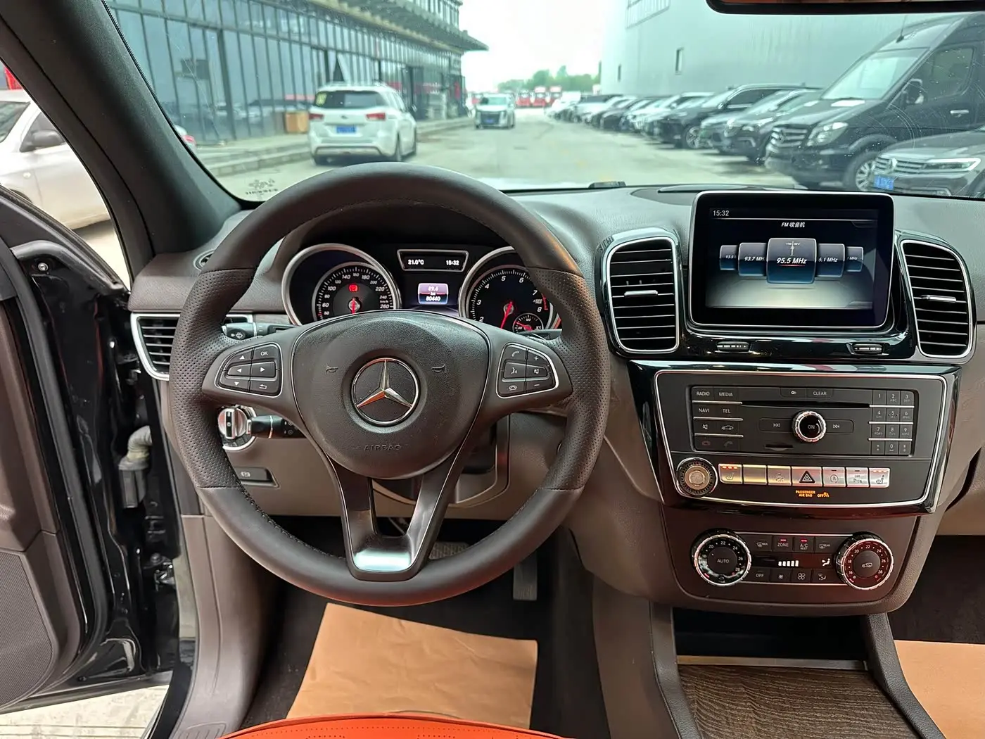 Mercedes-Benz GLE 2016 — Фото 14/18