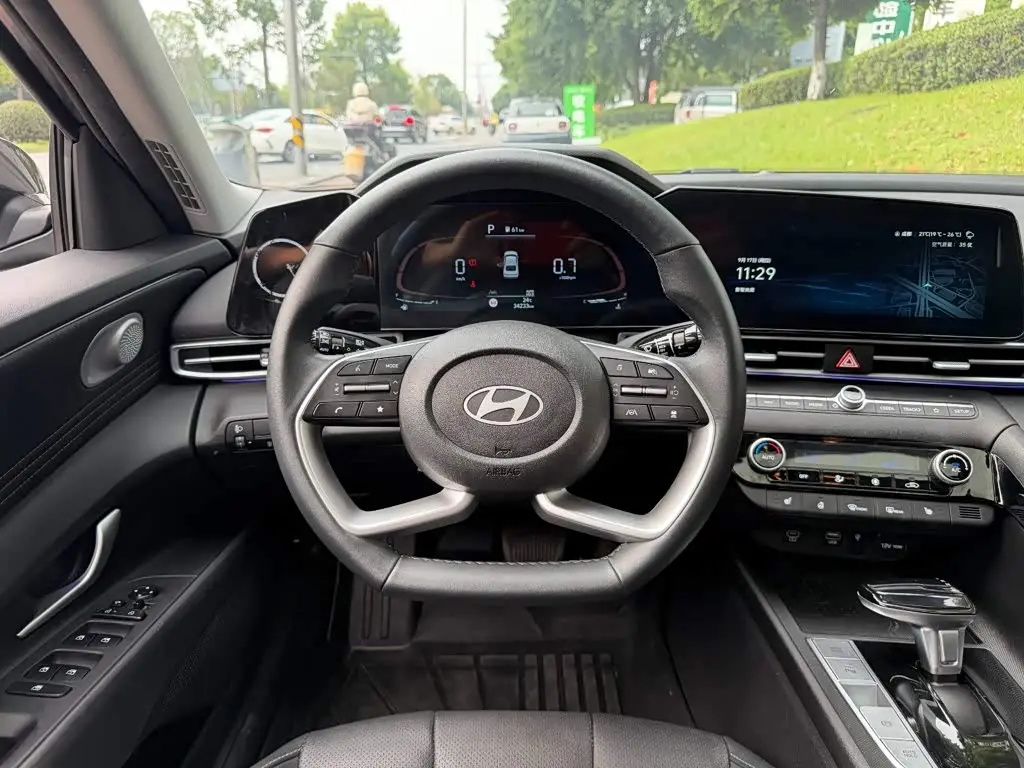 Hyundai Elantra 2025 — Şəkil 14/14
