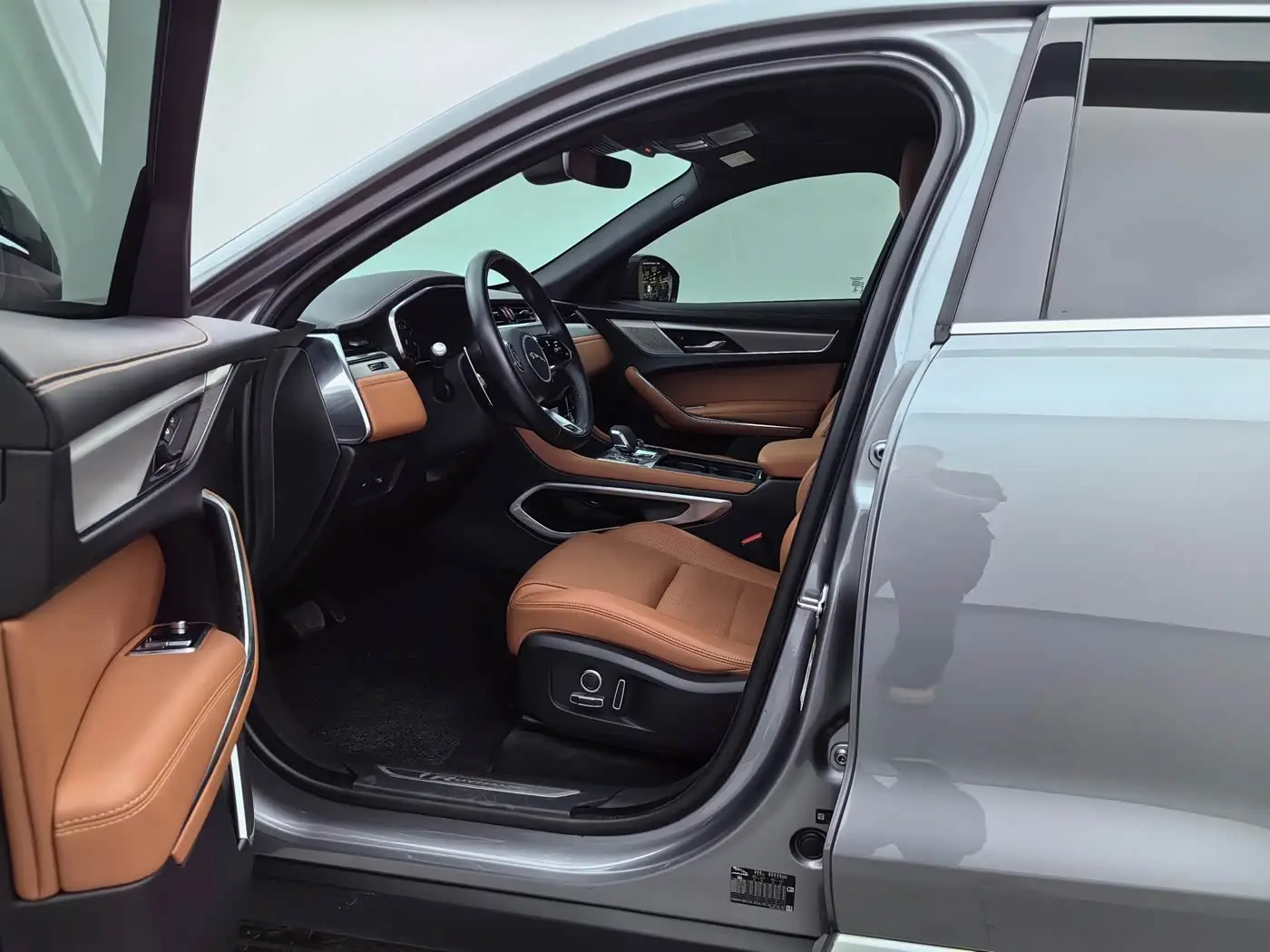 Jaguar F-PACE 2021 — ფოტო 13/20