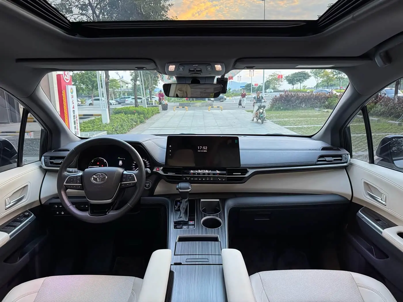 Toyota Sienna 2025 — Photo 4/14