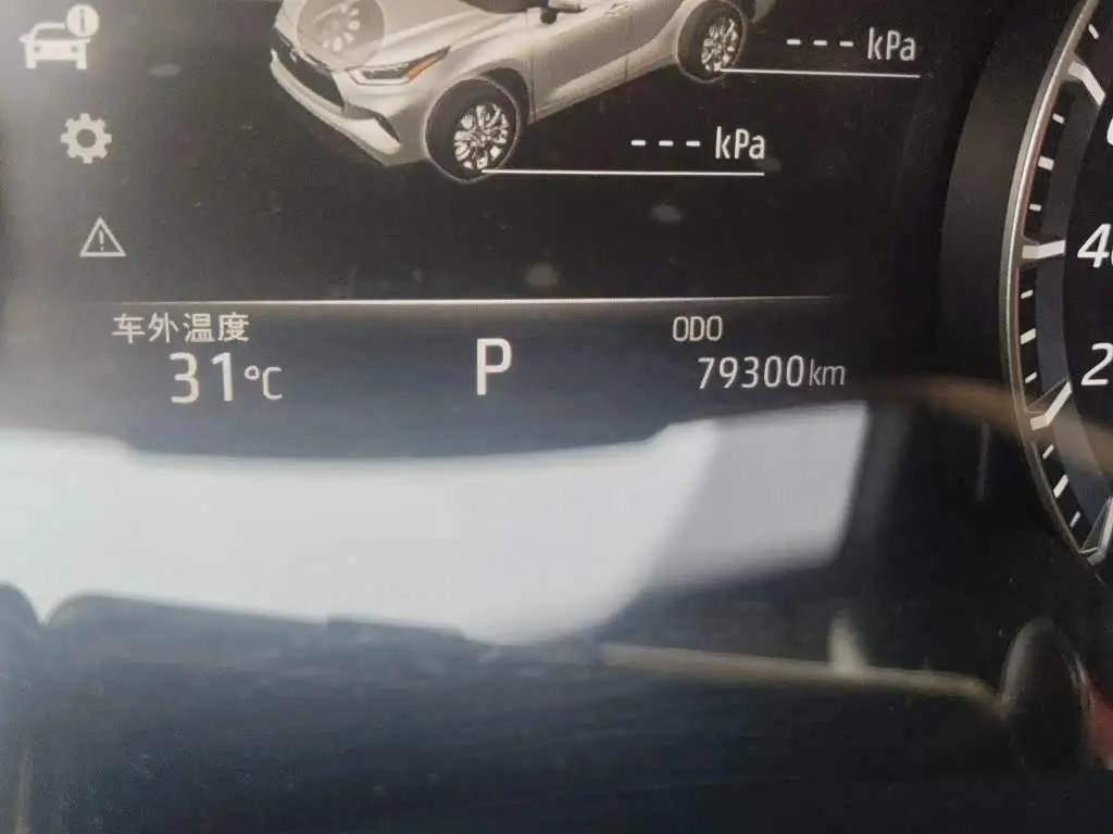 Toyota Highlander 2023 — Фото 13/20
