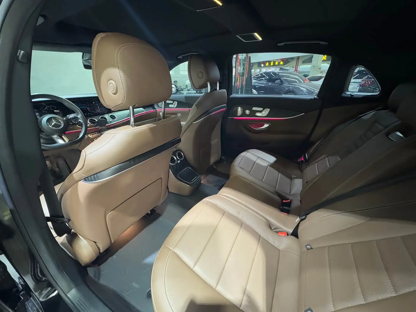 Mercedes-Benz E-Class 2023 — Photo 9/16