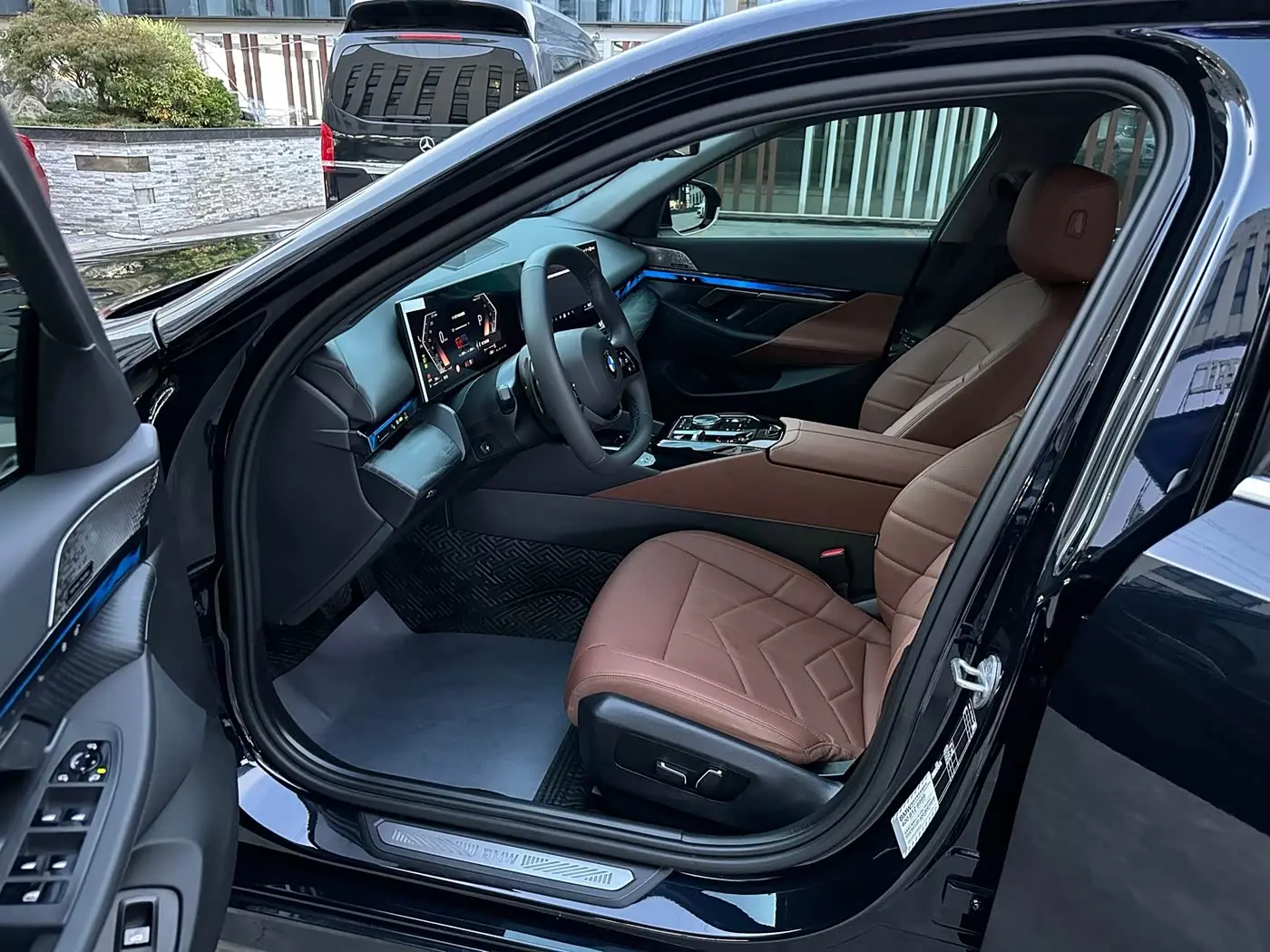 BMW 5 Series 2025 — Photo 2/6