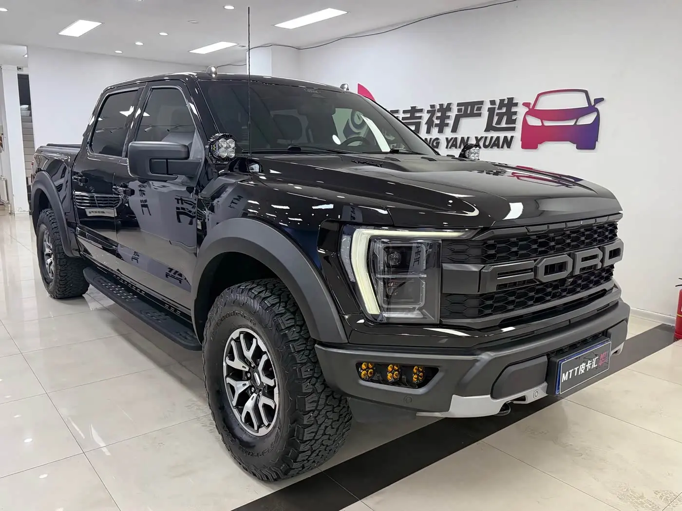 Ford F-150 Raptor 2023 — Фото 1/17