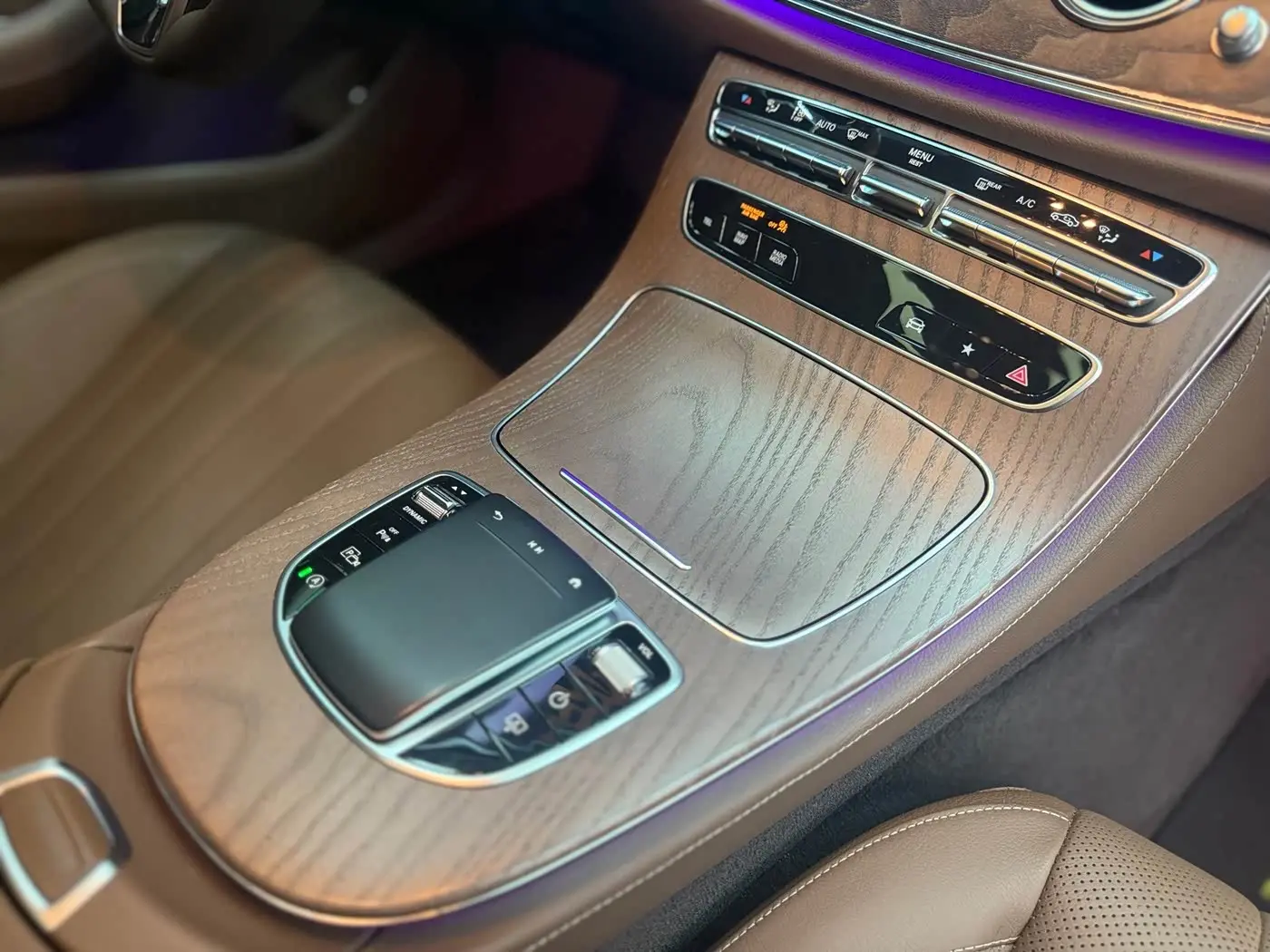 Mercedes-Benz E-Class 2022 — Photo 19/20