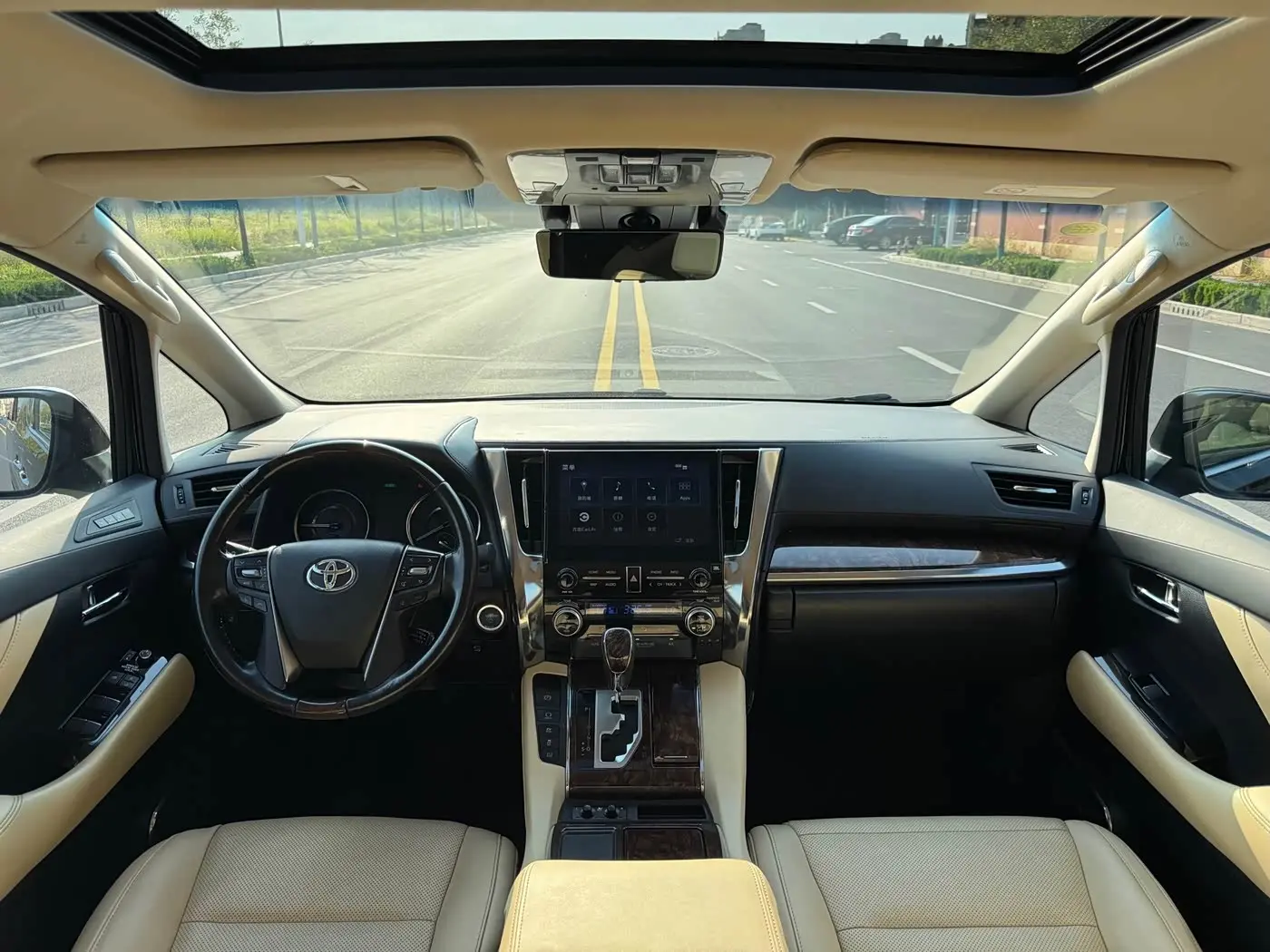 Toyota Alphard 2021 — Photo 13/20