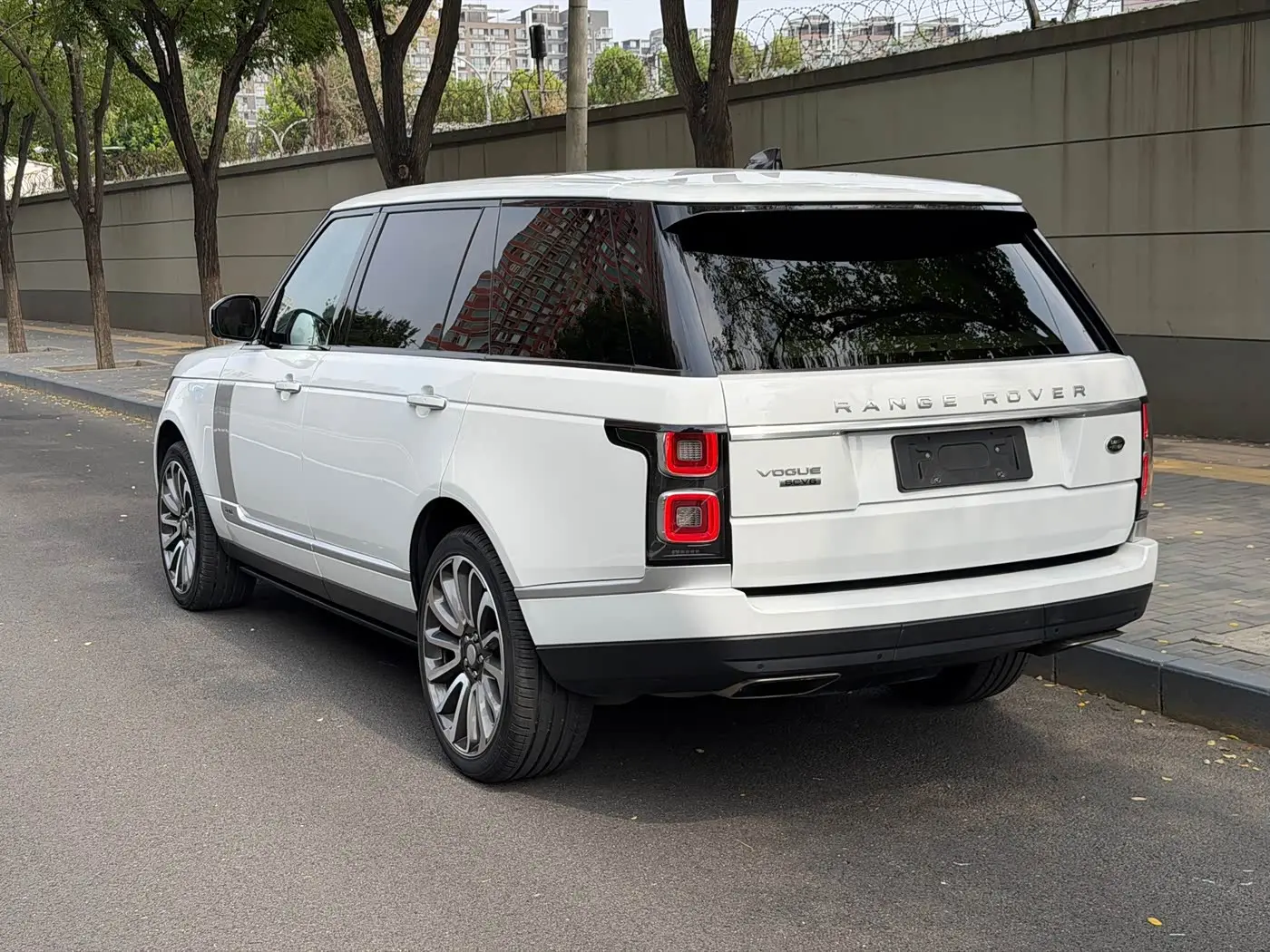 Land Rover Range Rover 2019 — ფოტო 6/17